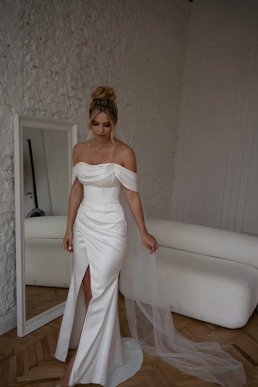 Атласное свадебное платье Jennifer — кадр 4