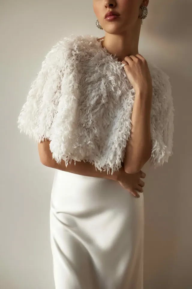 Короткая накидка из перьев Fluffy Cape