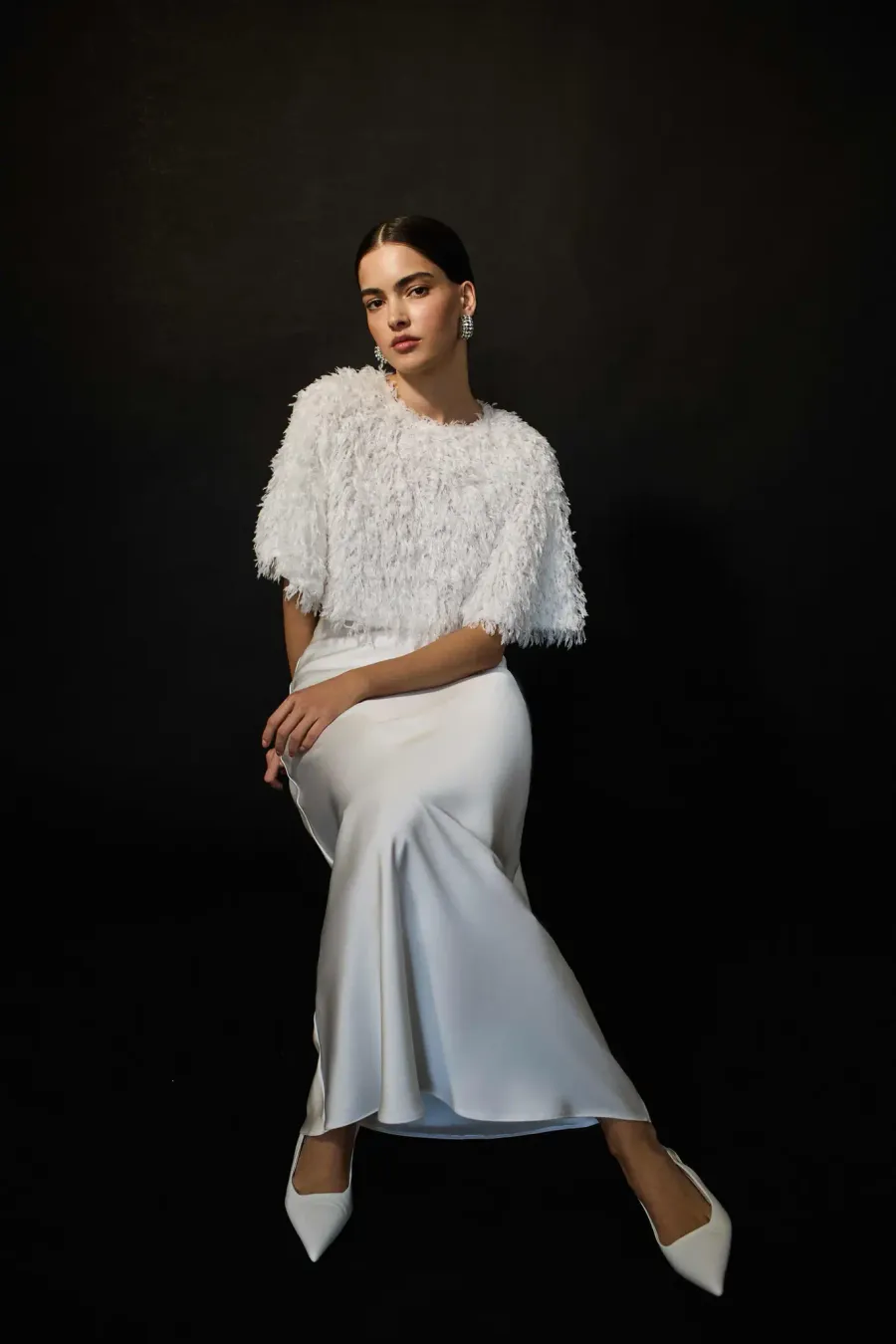 Короткая накидка из перьев Fluffy Cape — кадр 5